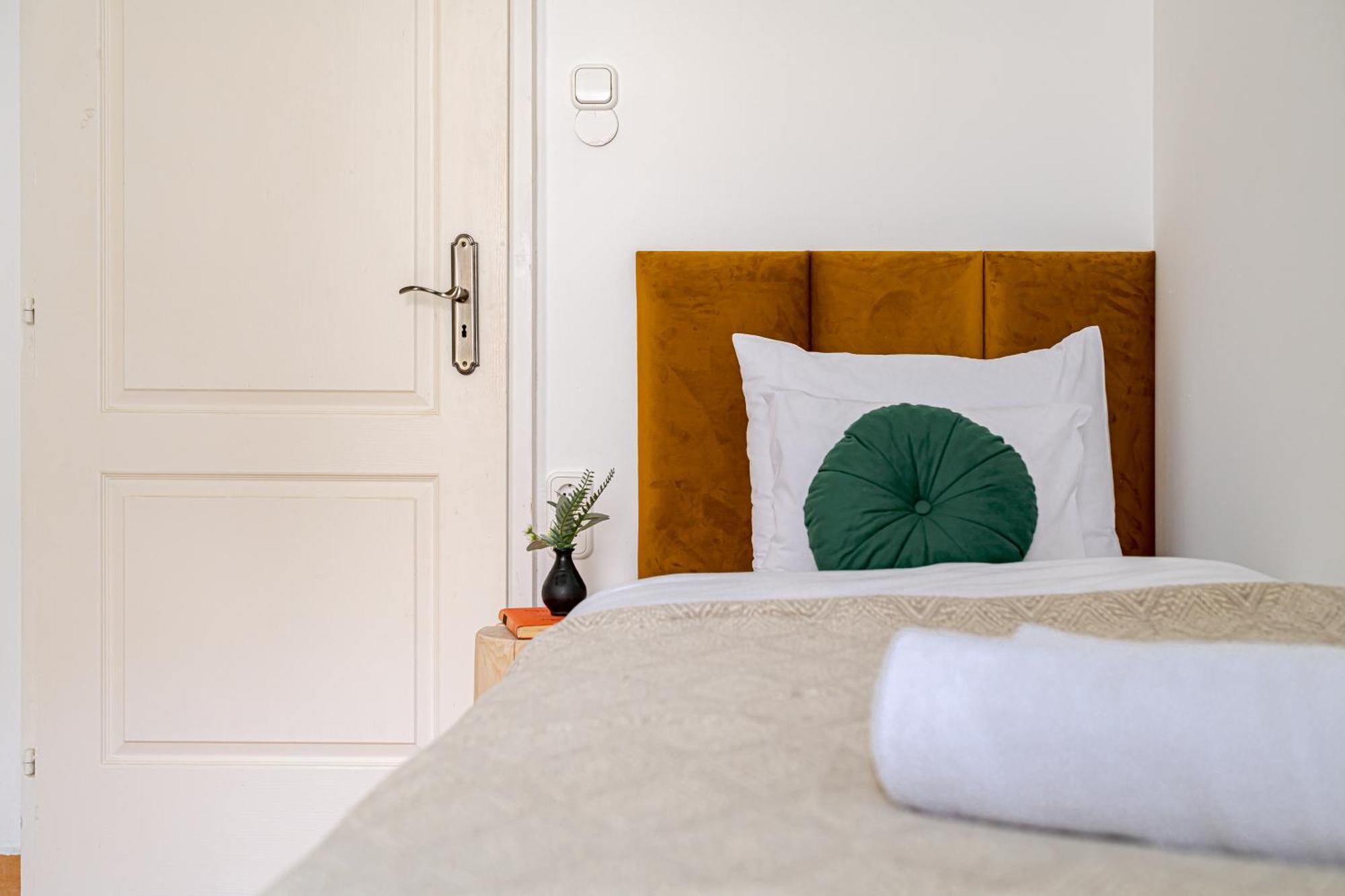 Jungle Aesthetics Downtown Apartman Aircon And Garage Parking Budapeste Exterior foto
