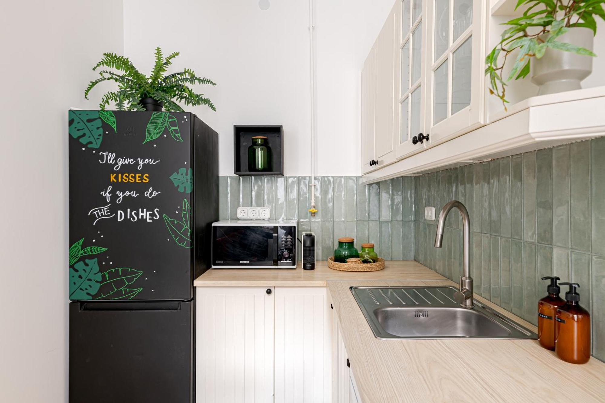 Jungle Aesthetics Downtown Apartman Aircon And Garage Parking Budapeste Exterior foto