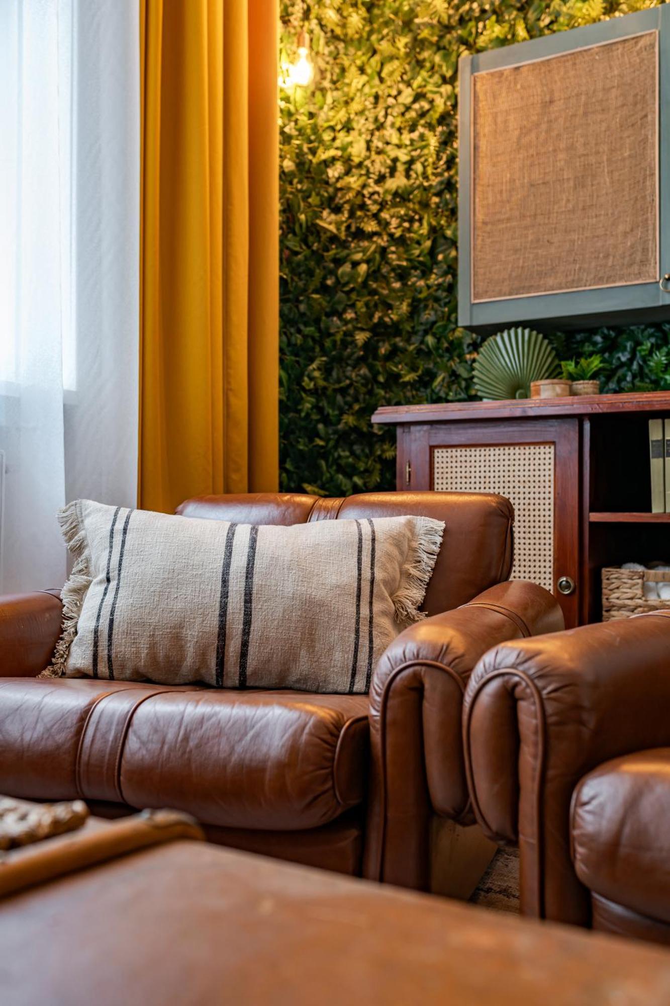 Jungle Aesthetics Downtown Apartman Aircon And Garage Parking Budapeste Exterior foto