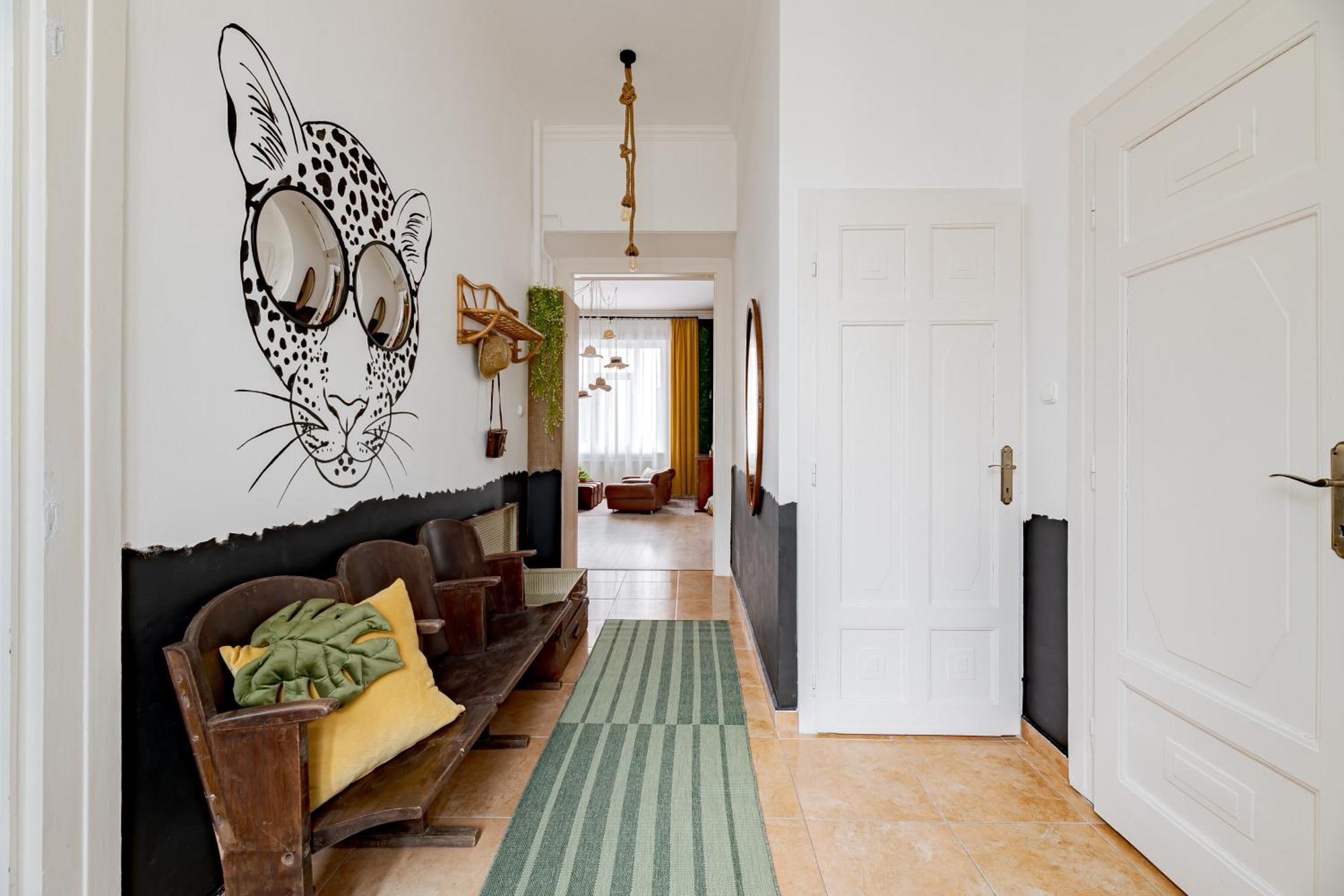 Jungle Aesthetics Downtown Apartman Aircon And Garage Parking Budapeste Exterior foto