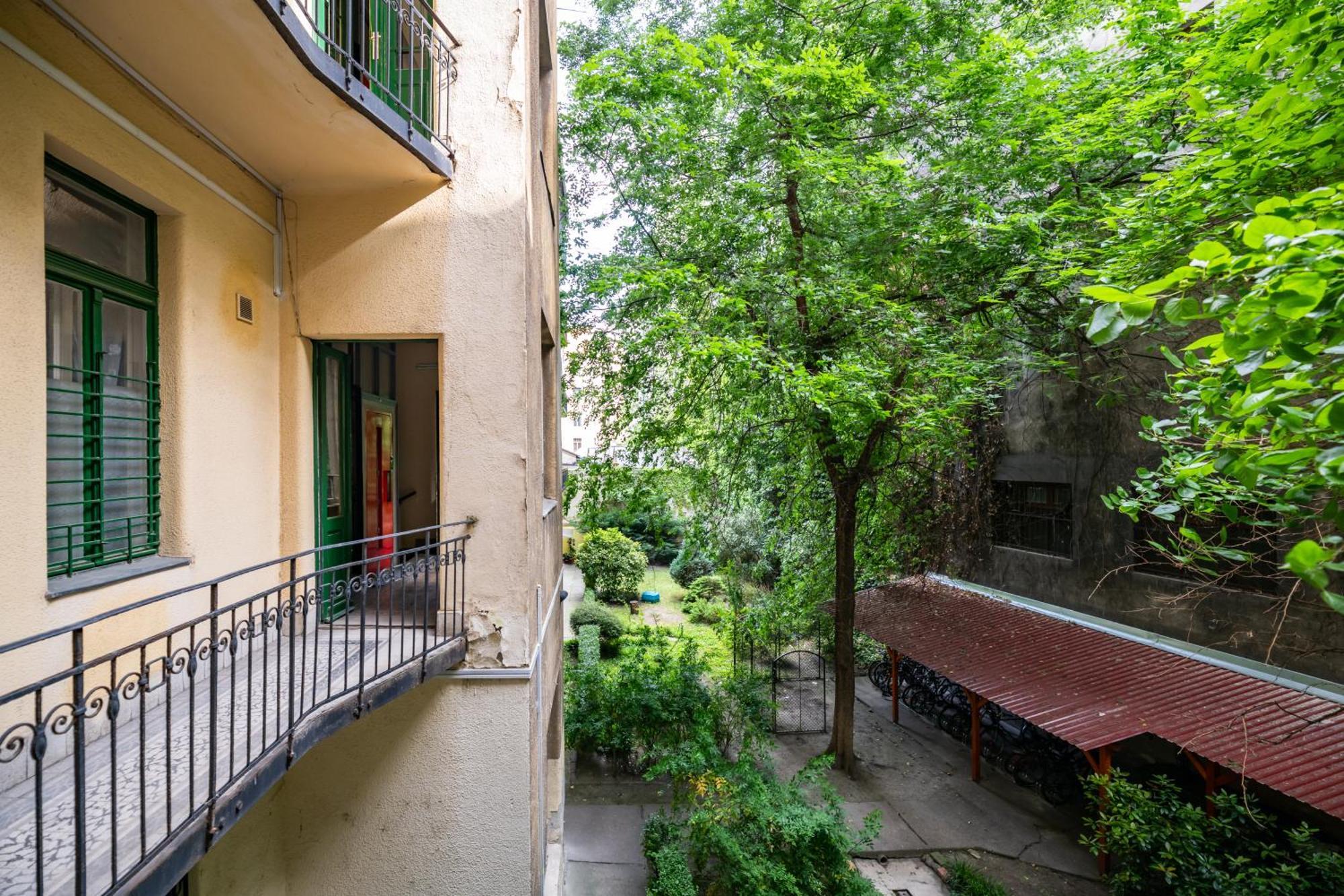 Jungle Aesthetics Downtown Apartman Aircon And Garage Parking Budapeste Exterior foto